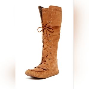 UGG Women's Brown Somaya Lace-up Genuine Sheepskin Moc Boot 8